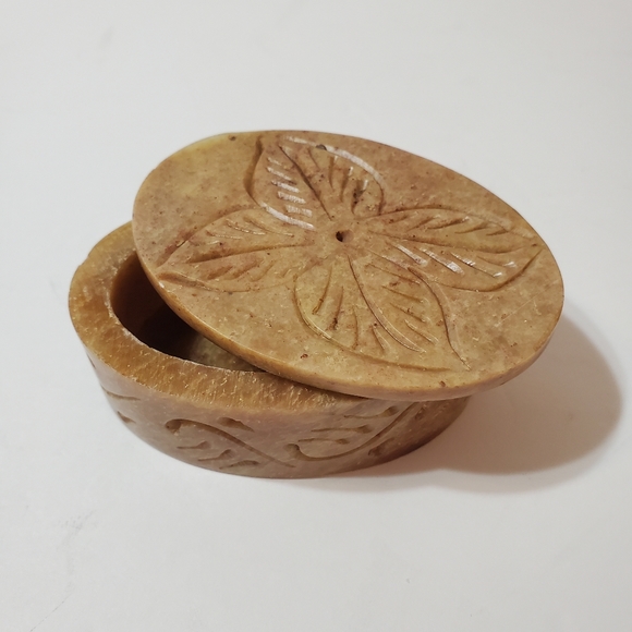 Greenbrier International Soapstone Flower Carved Design Oval Trinket Boxes (3) - Picture 12 of 13